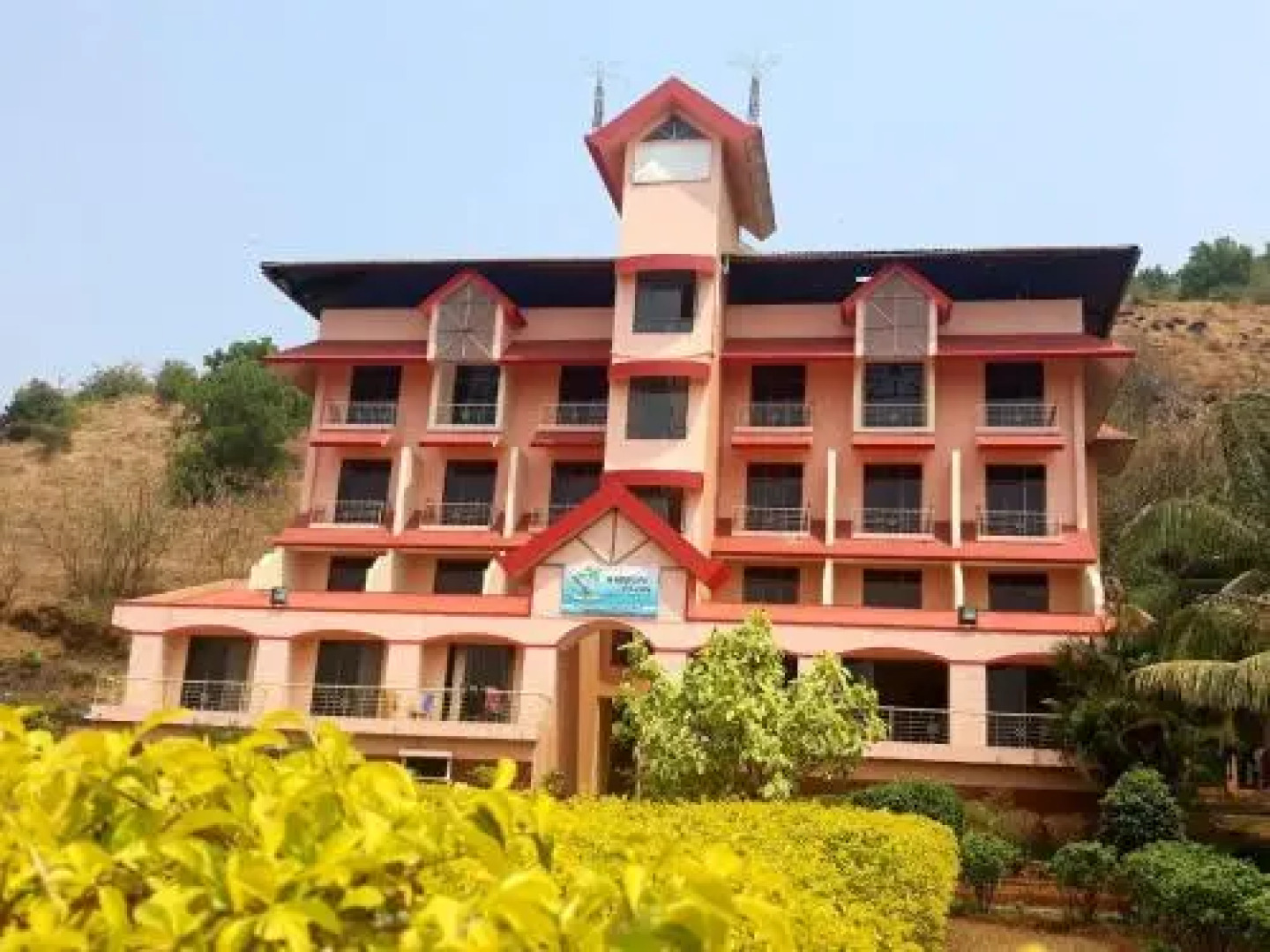 Whistling Palms Beach Resort