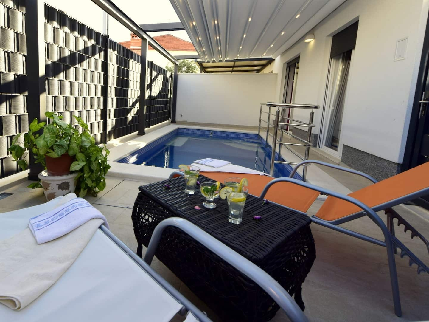 Apartment MeMi - great location, modern & parking: A1 Marin Trogir, Riviera Trogir