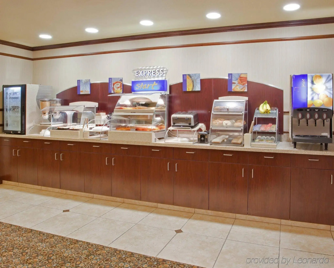 Holiday Inn Express & Suites Dinuba West by IHG