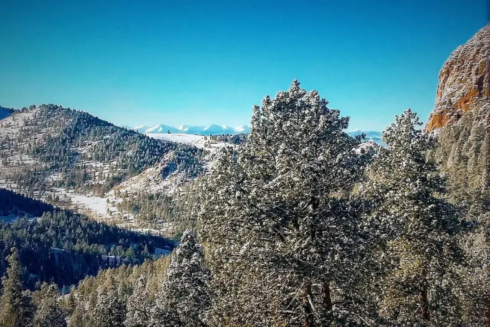 Secluded W/ Game Room & Huge Wraparound Deck 3 Bedroom Cabin