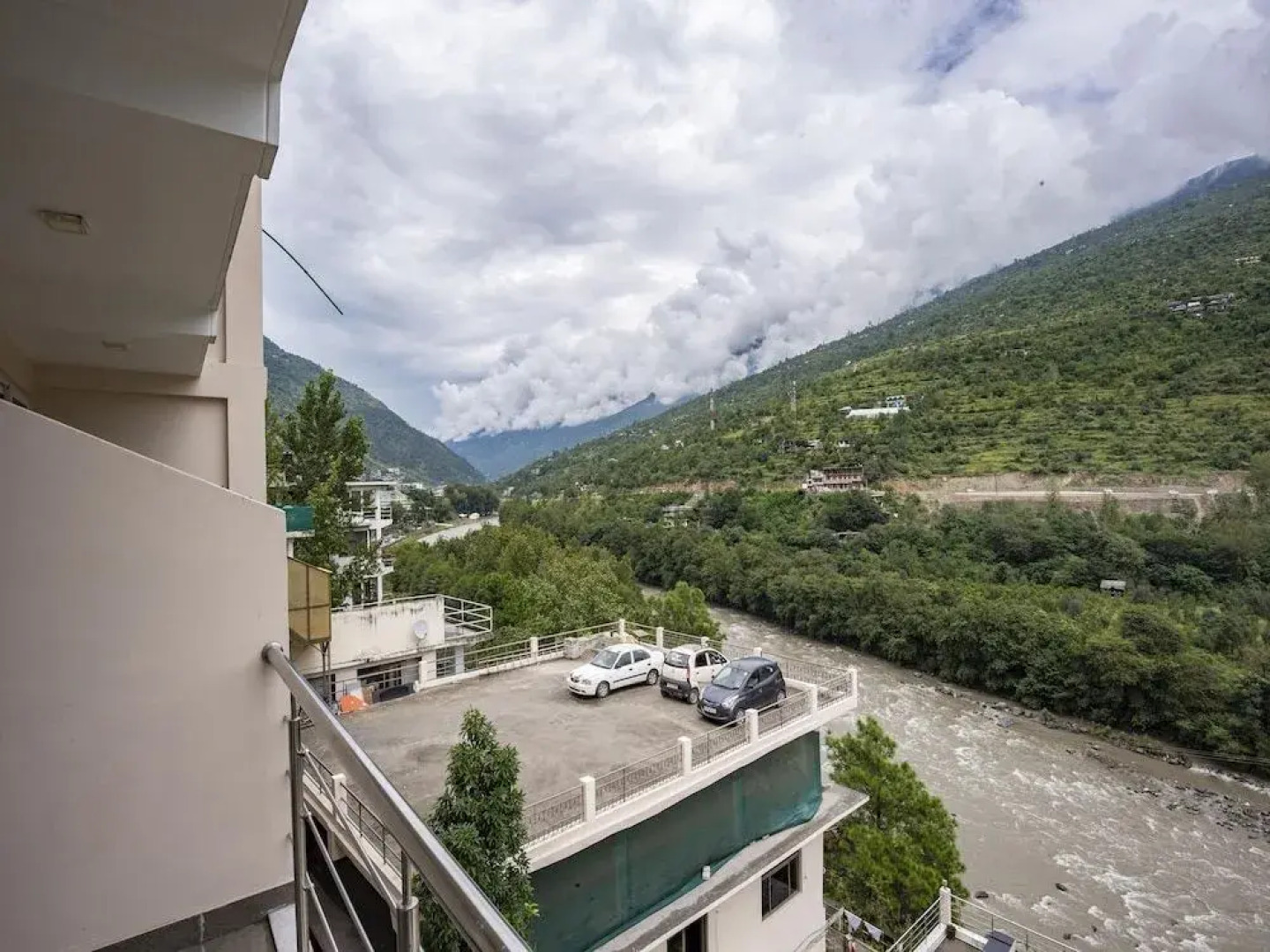 Oyo 19141 Diamond Vaishali