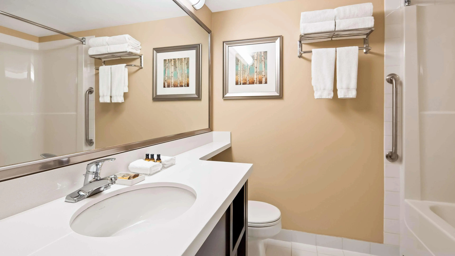Best Western Plus Winnipeg Airport Hotel