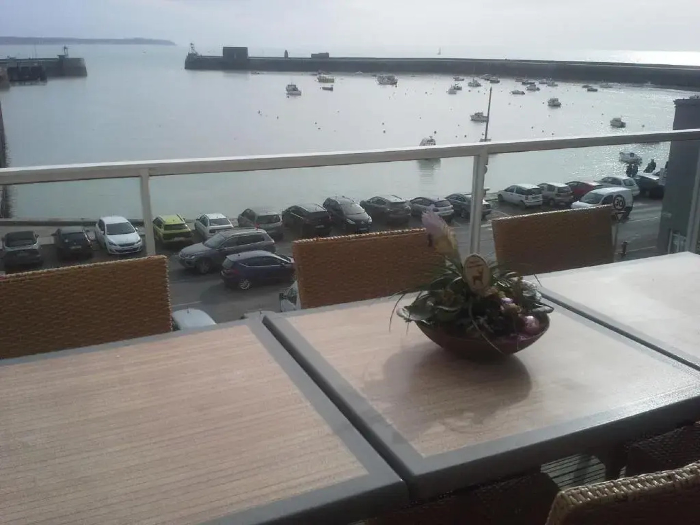 Magnifique appartement, face au Port de Granville, avec vue sur mer, à 200 m du centre ville.