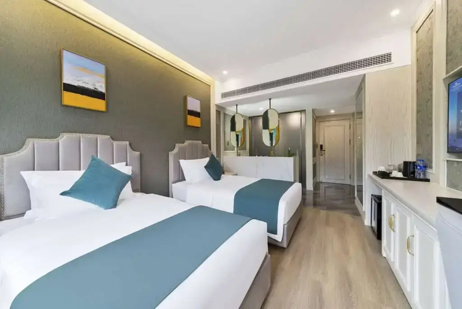 Howard Johnson by Wyndham Lake Serenity Hot Springs Xichang