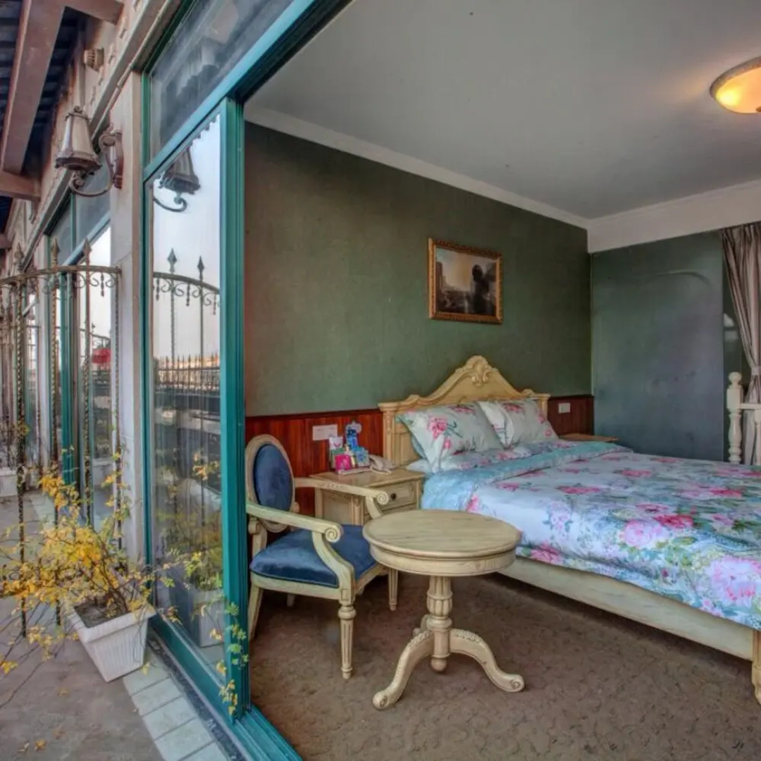 Canal International Youth Hostel