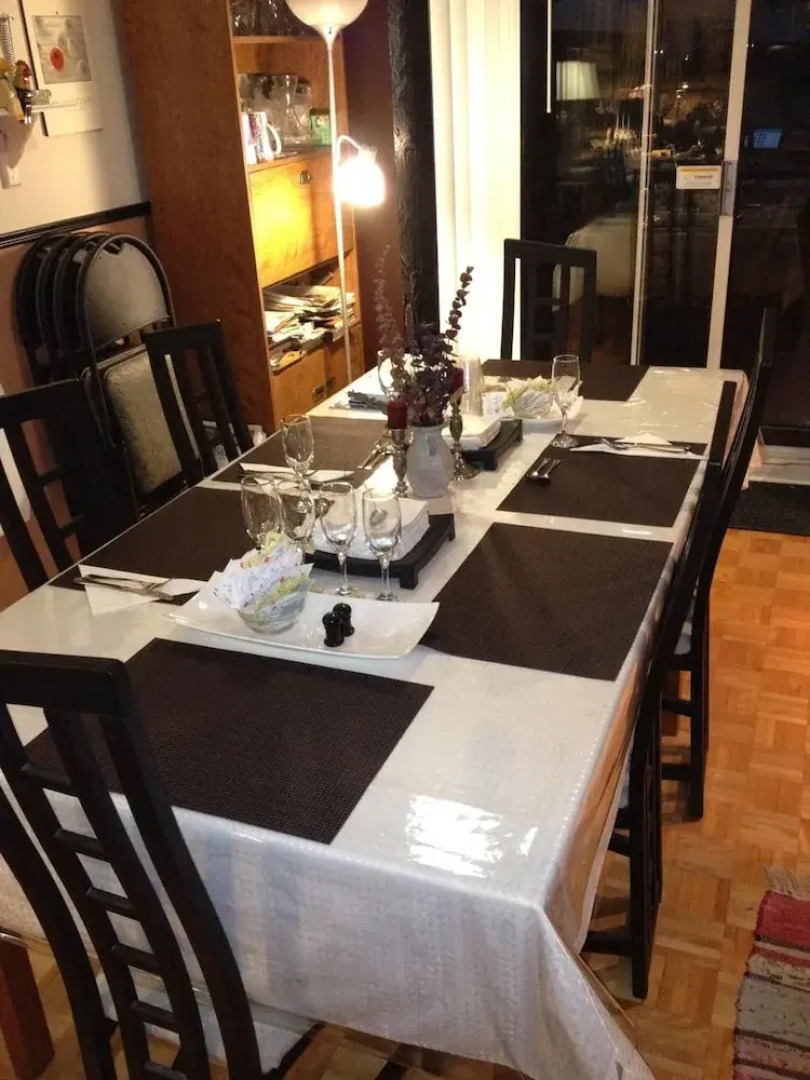 Repos & Manna Downtown Montreal