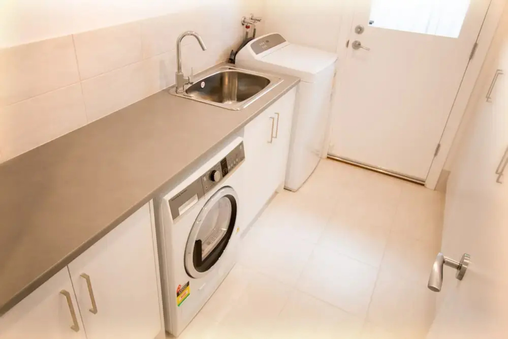 ‘Serenity’ and sweeping Murray River views