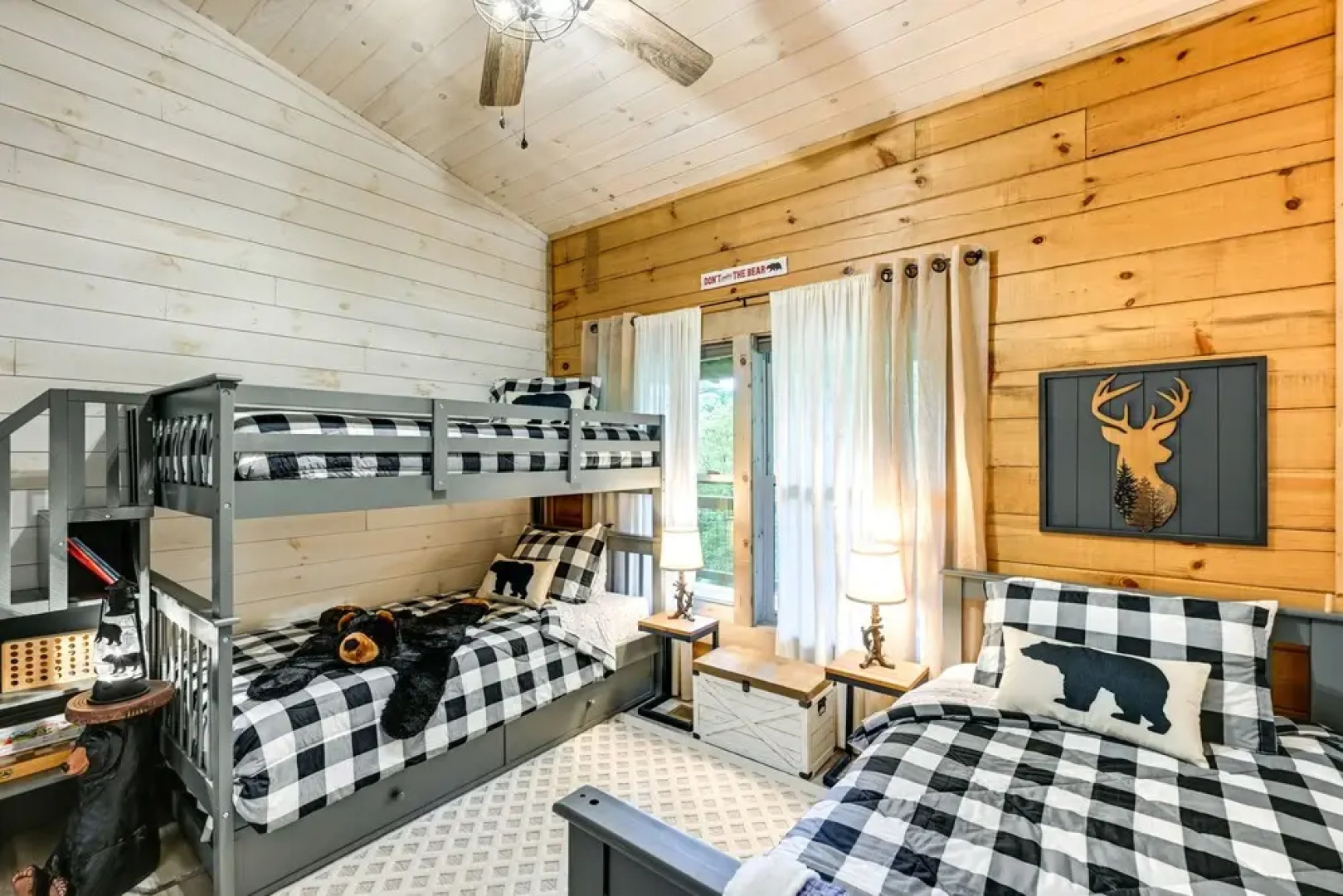 Cullowhee Cabin w/ Hot Tub, 3 Mi to Lake Glenville