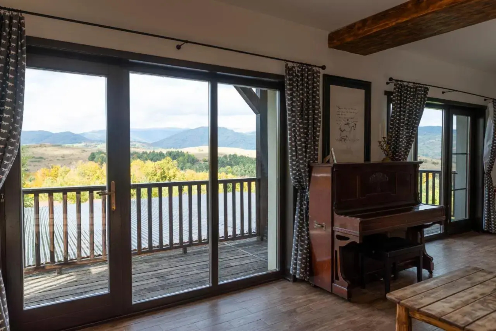 Potcoava Mountain Hideaway