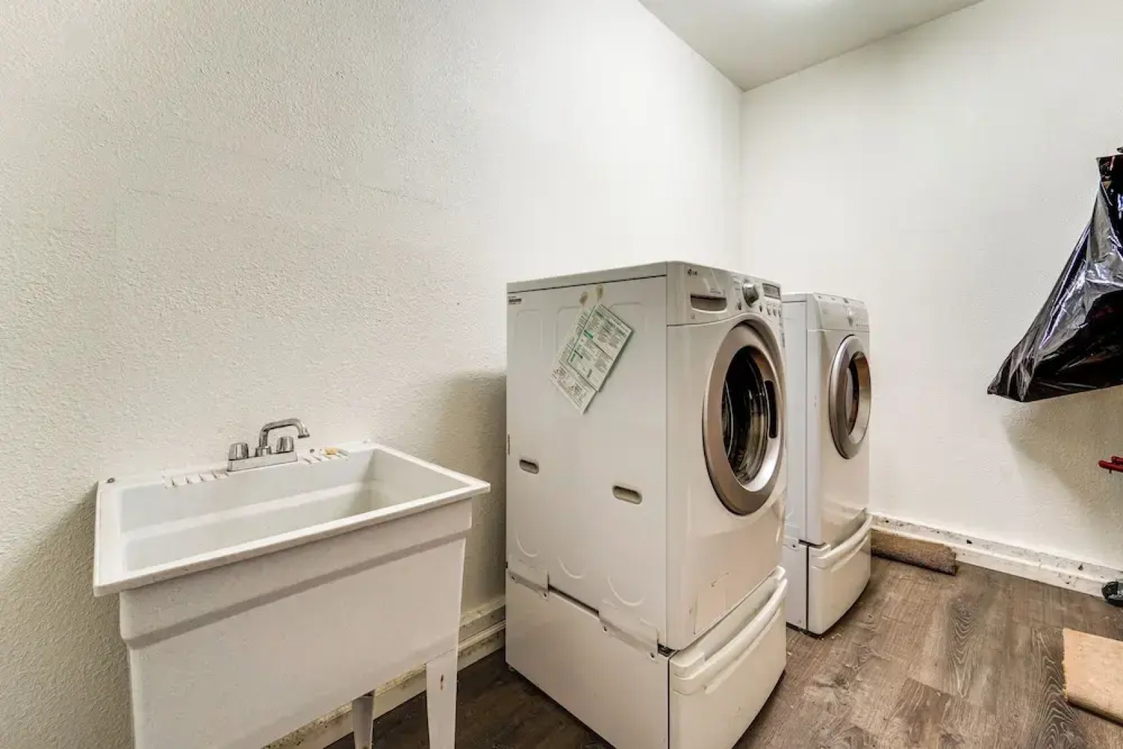 Snowshoe & Sled On-site! Soda Springs Cabin