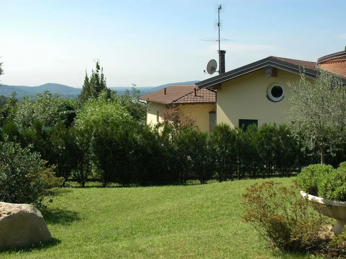Fabulous Villa in Barasso near Lake