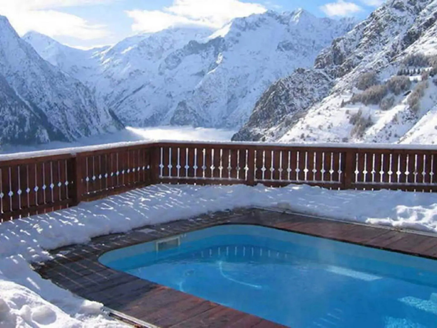 Beautiful chalet with a sauna and private pool in Les Deux Alpes