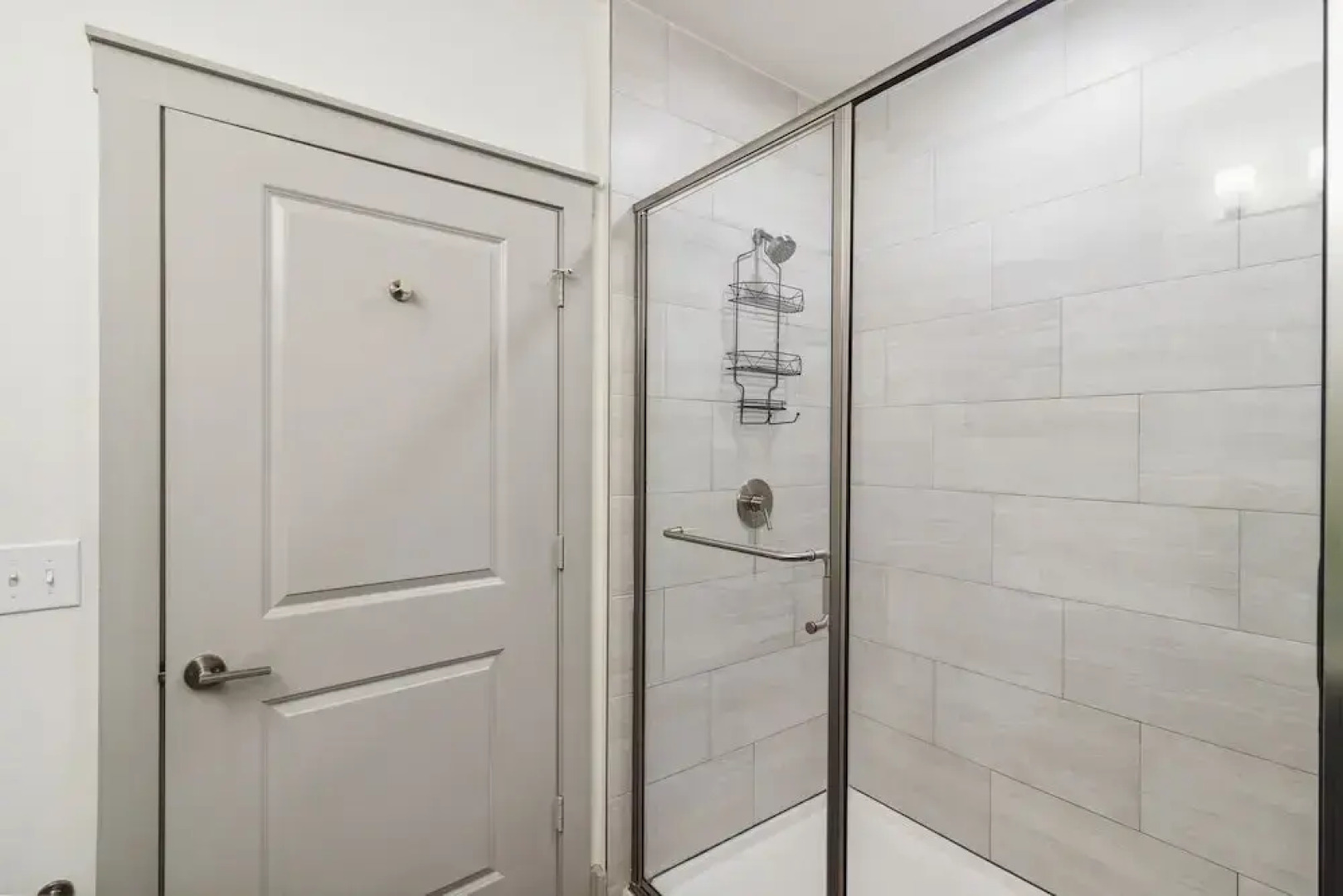 Location! Location! Cozy & Luxe 1 Bedroom Apts by Redawning