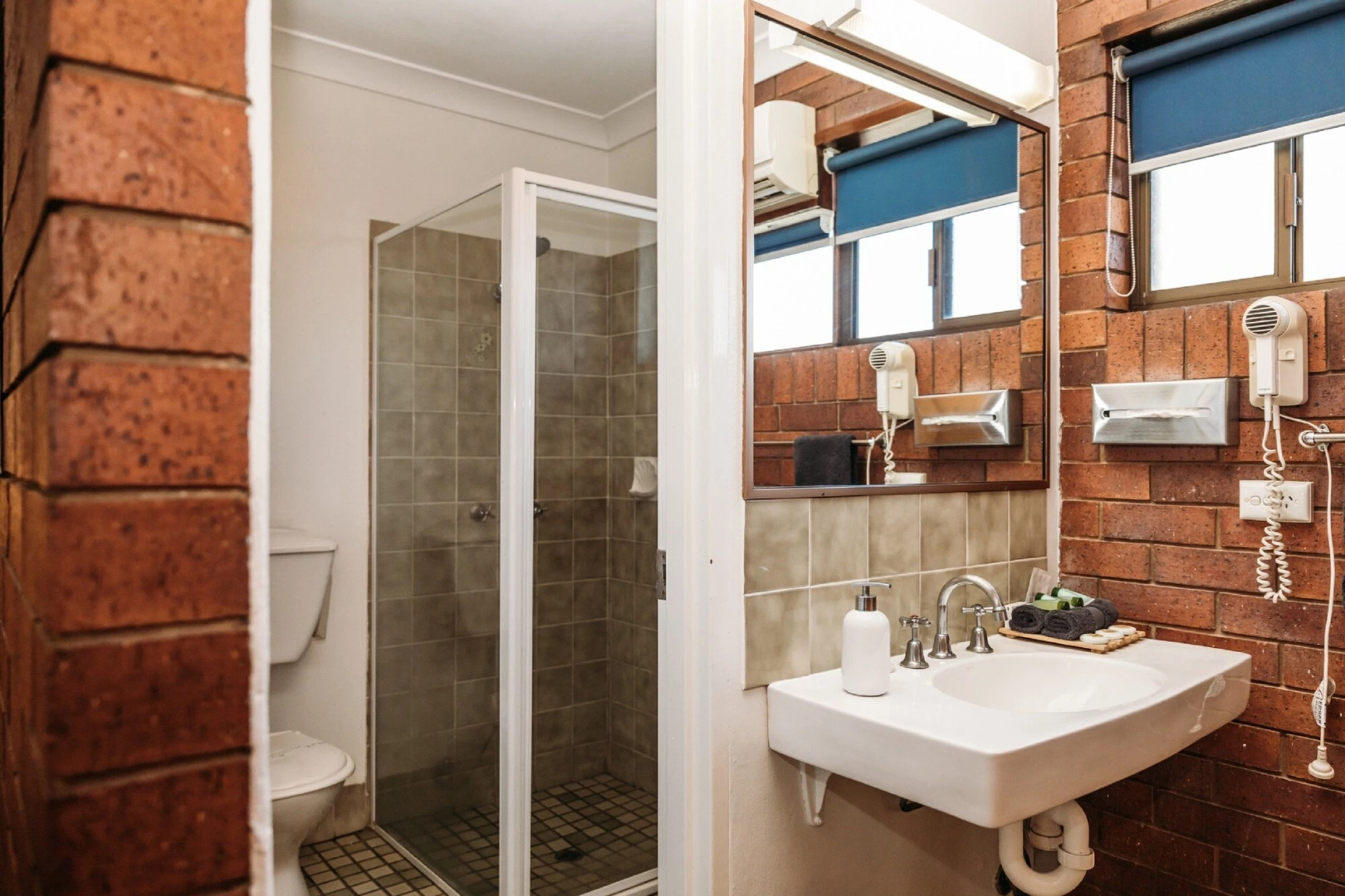 Country Pathfinder Motor Inn