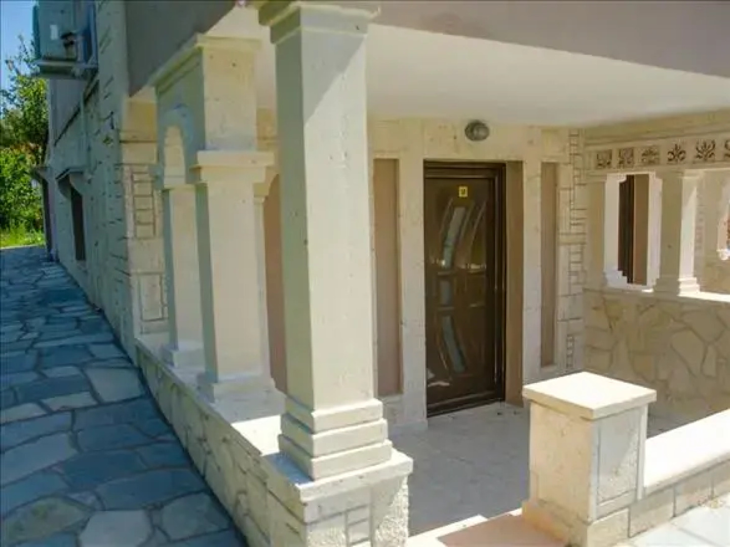 Paradisos Apartments