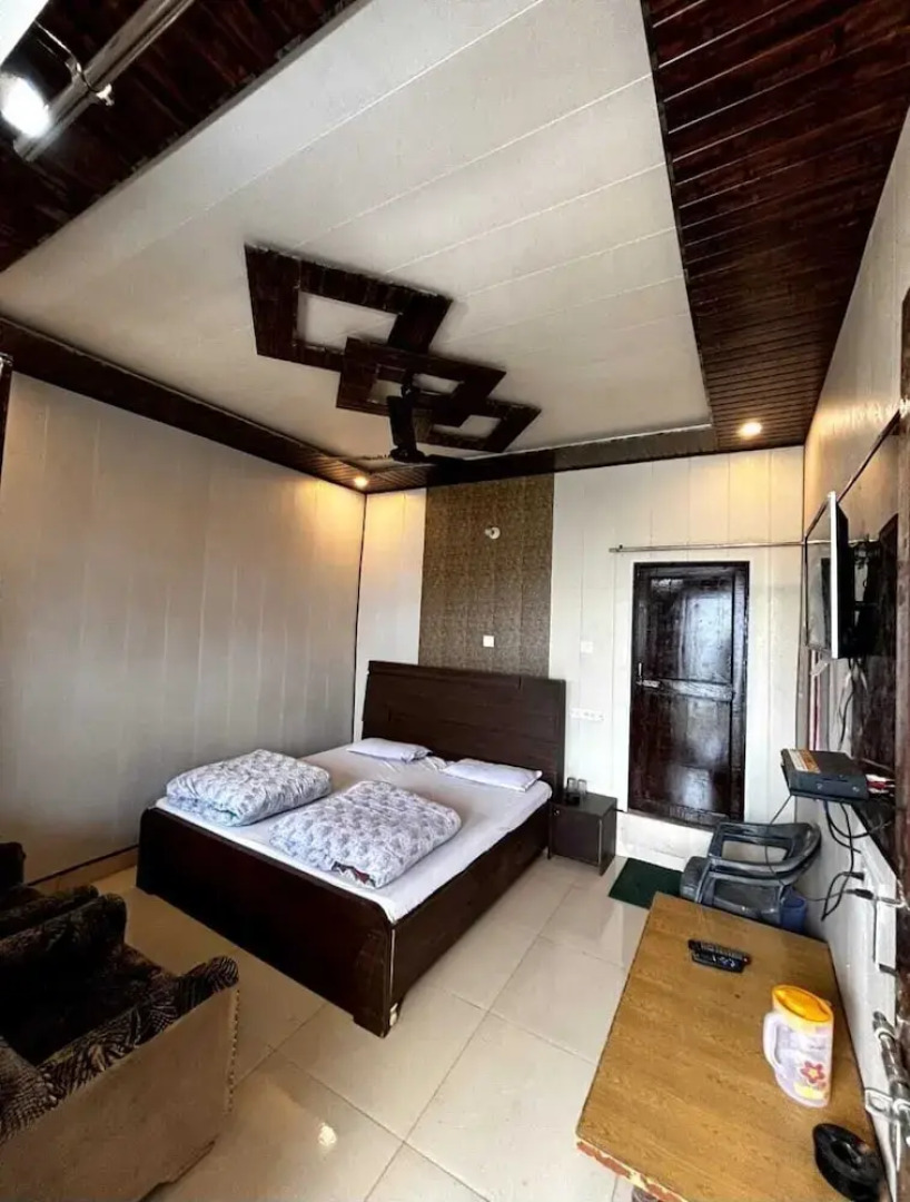 Anushri Lodge And Restaurants