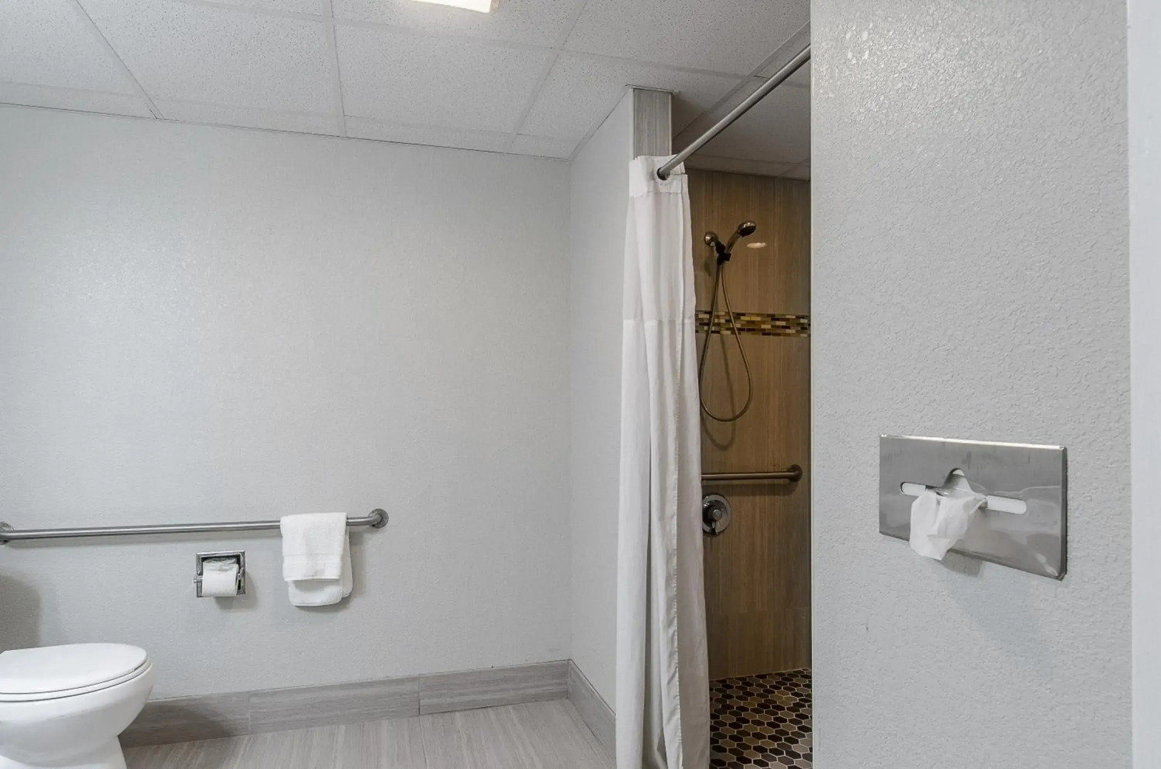 La Casa Inn & Suites - Middleboro