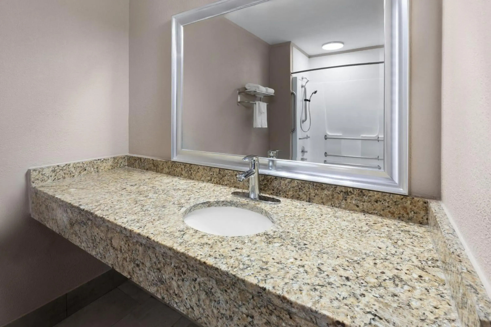 Super 8 by Wyndham Bridgeport/Clarksburg Area