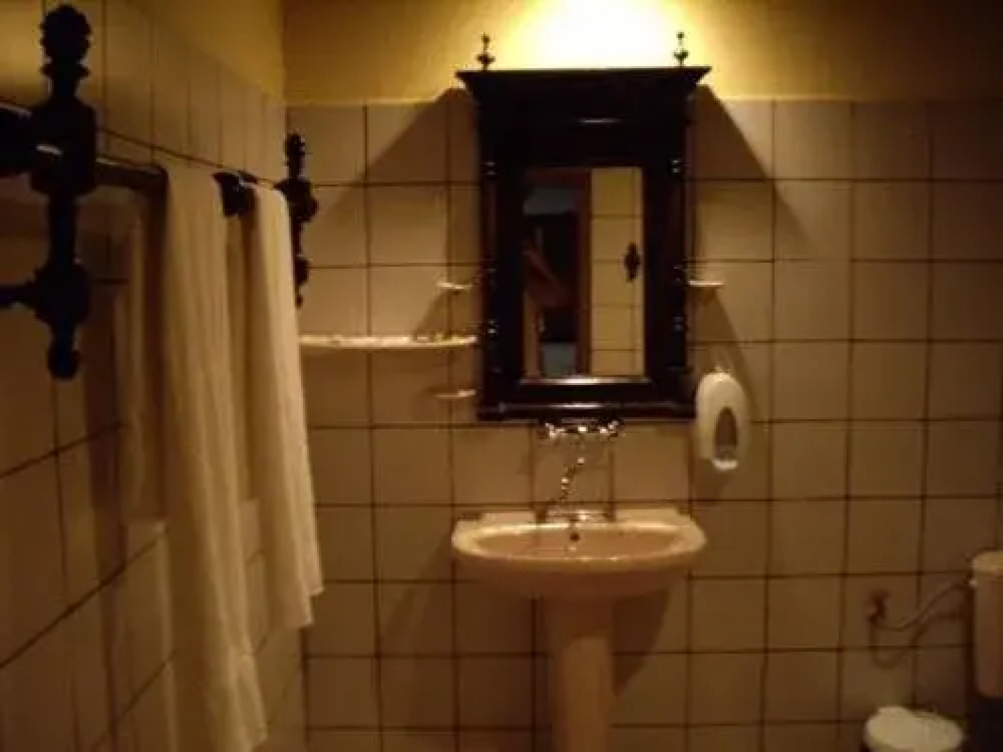 Hotel Trivia Antique