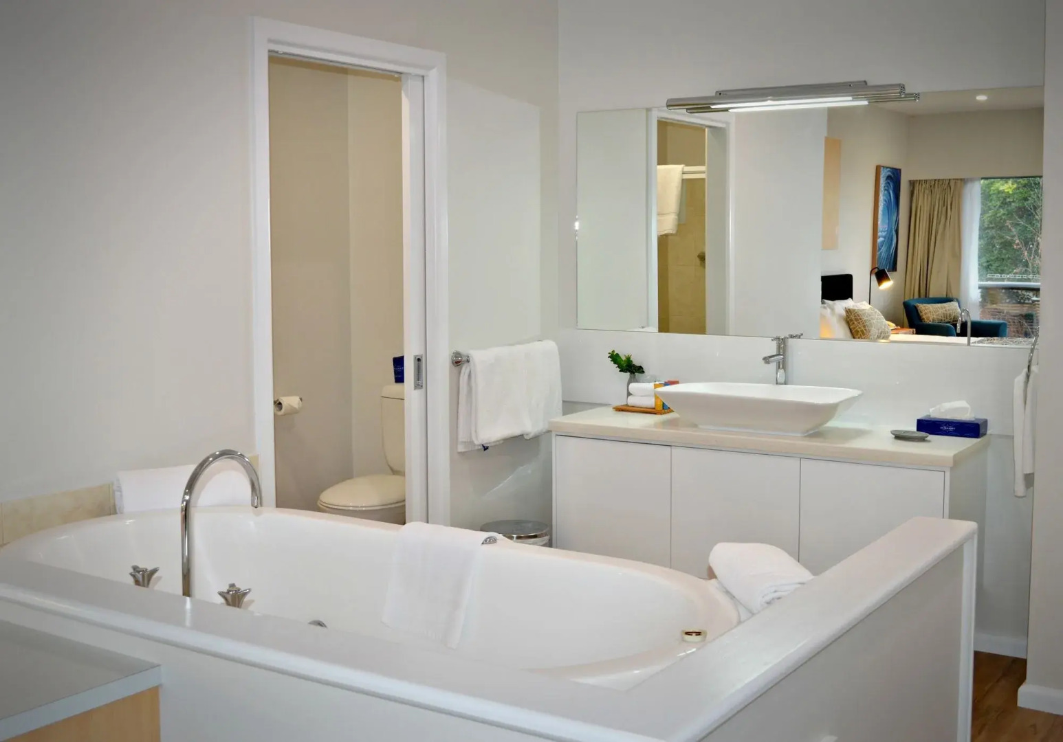 Bellevue on the Lakes