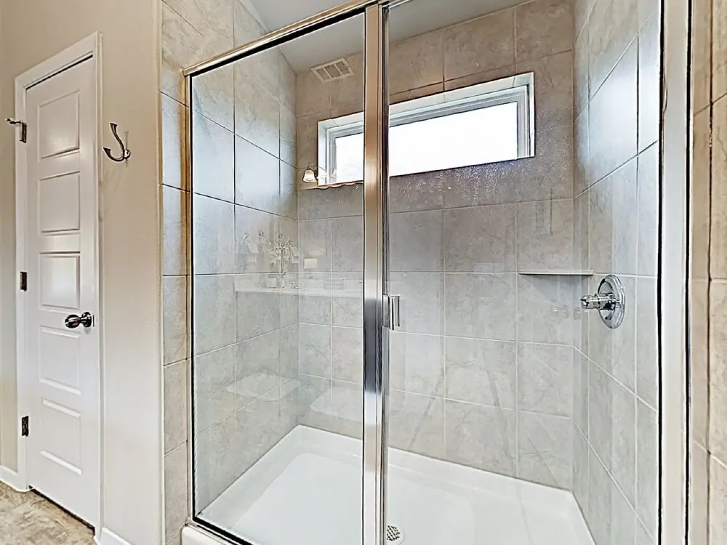 New Listing! Brand-new Hideaway Near Lakeside Fun 4 Bedroom Home