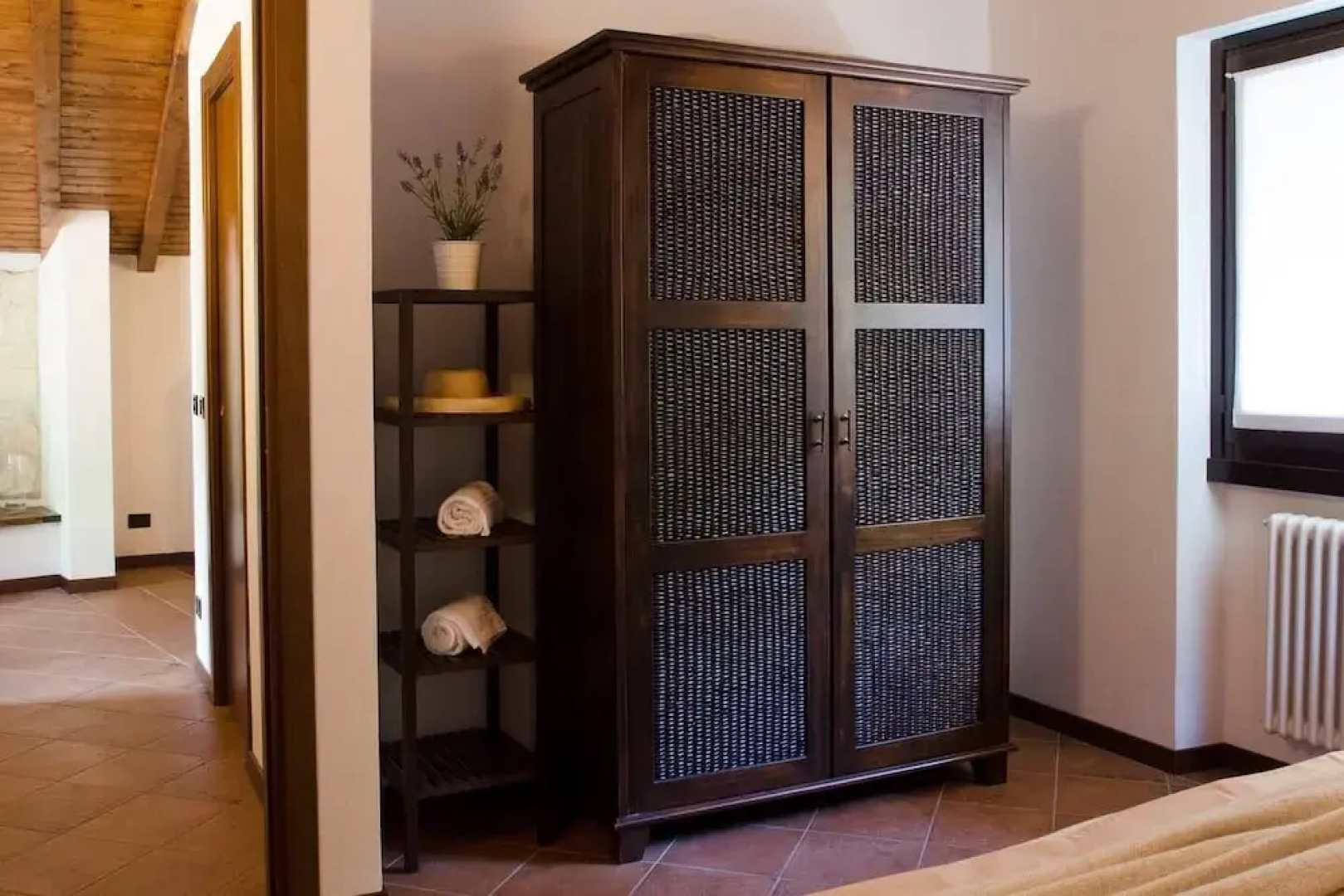 JOIVY Attic on the Lake