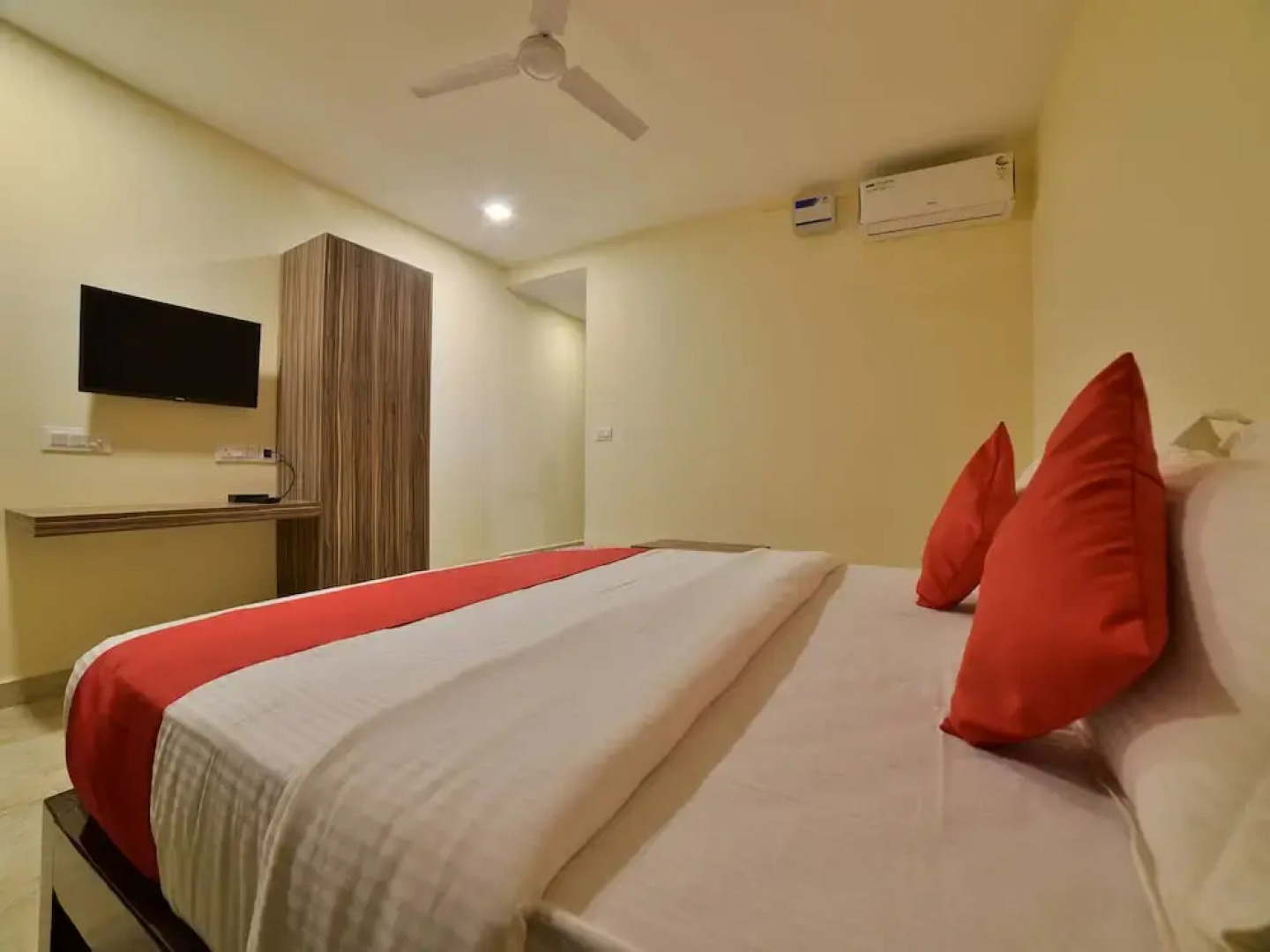 OYO 26850 Casa De Lamore