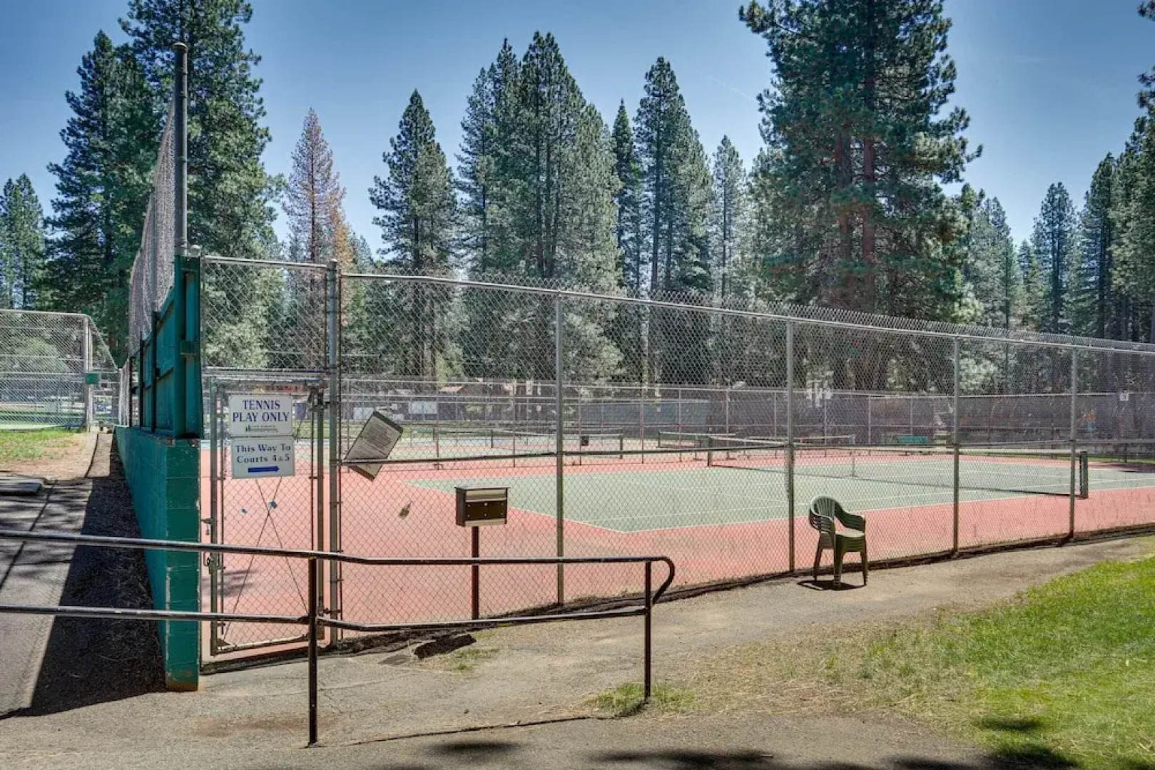 Lake Almanor Cabin w/ Deck & Beach Access