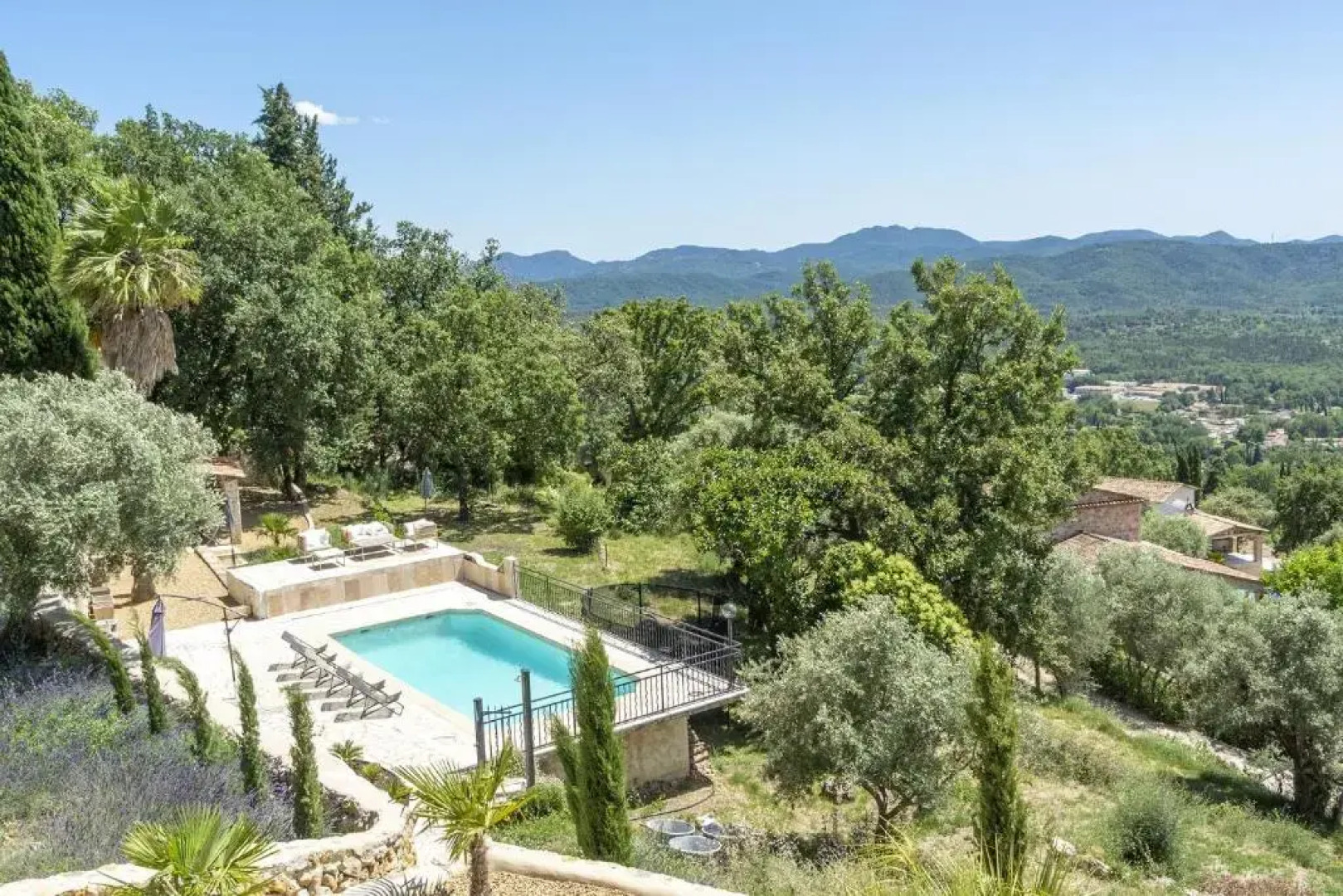 The Scandinavian Bastide, sleeps up till 12, extra guest house sleeps 4