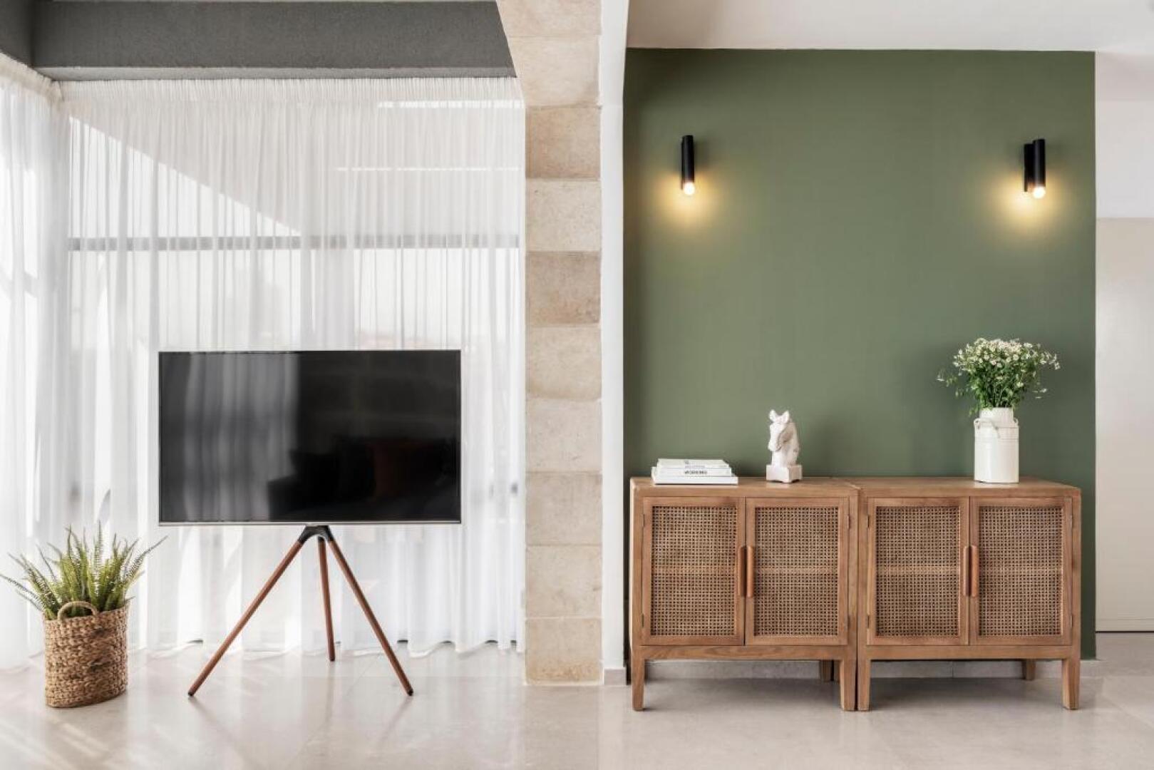 Mr. Agrippa - By TLV2GO