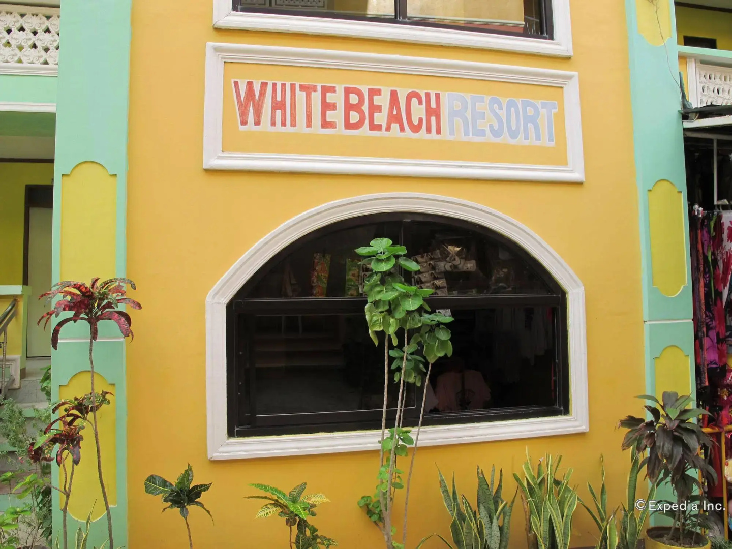White Beach Resort Puerto Galera powered by Cocotel