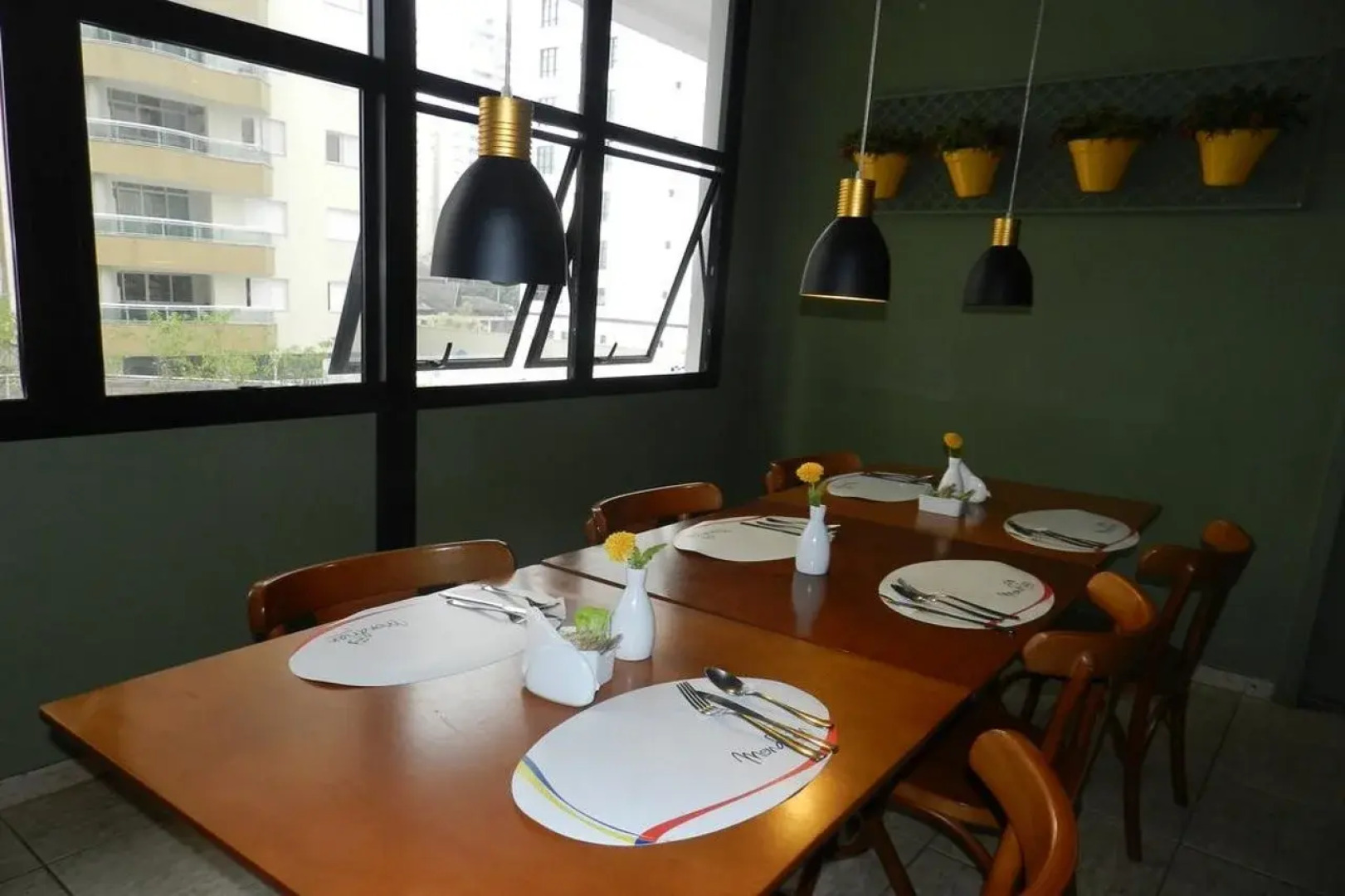 Mondrian Suite Hotel