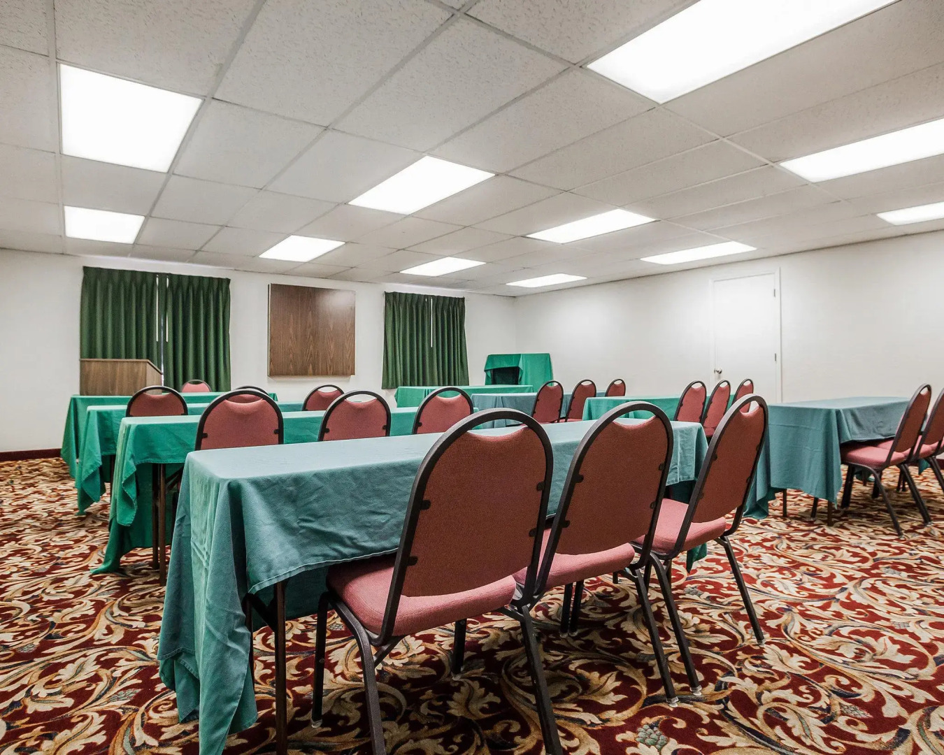 Quality Inn & Suites Des Moines - Merle Hay Road