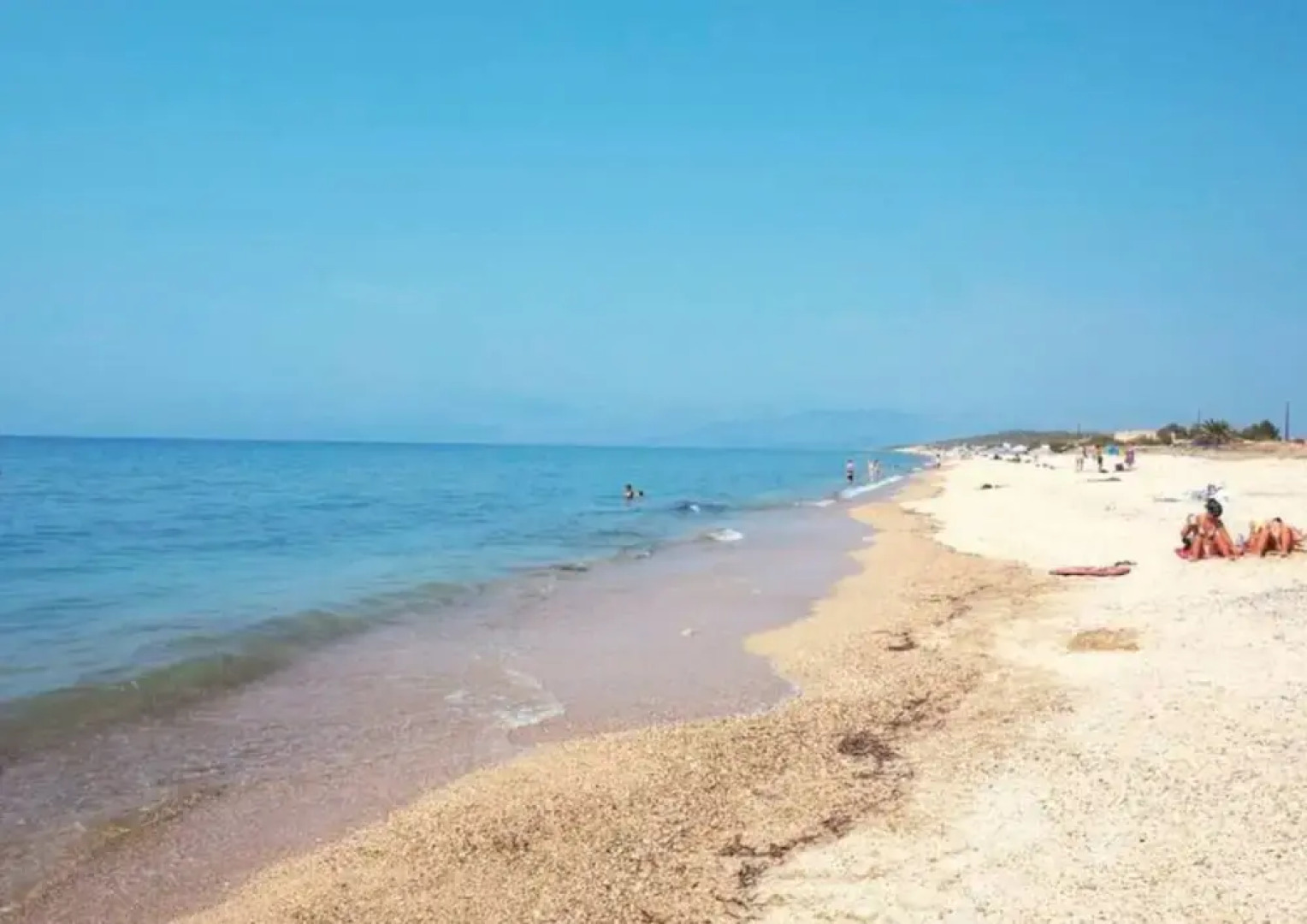 Villa Amorossa Beachfront 3 Bedroom in Roda