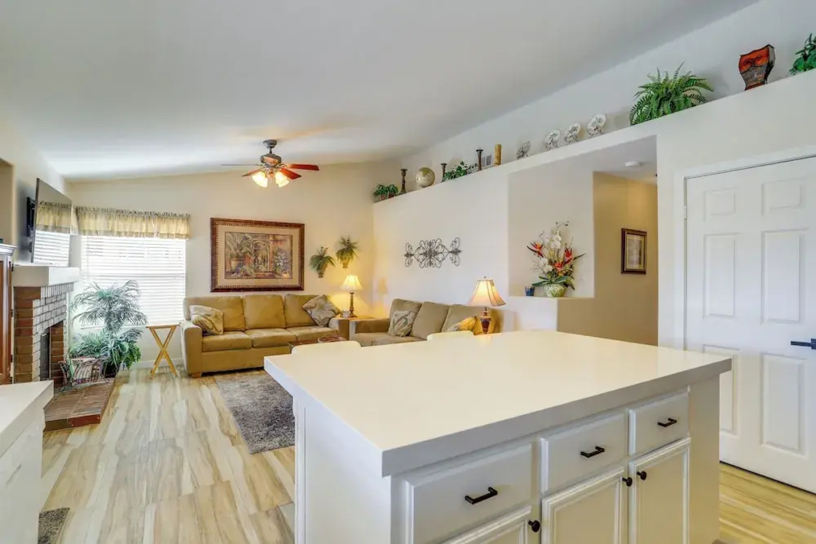 065014: 2 Mi to Big Rock Golf Course: Luxury Home