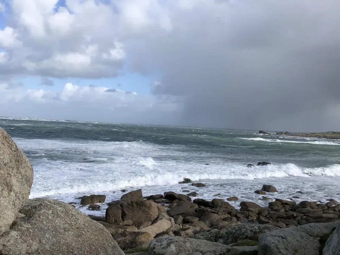 Studio in Plouguerneau, With Wonderful sea View, Enclosed Garden and Wifi