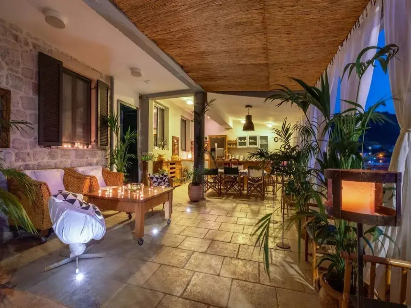 Villa Lola - Four Bedroom Villa With Sea View