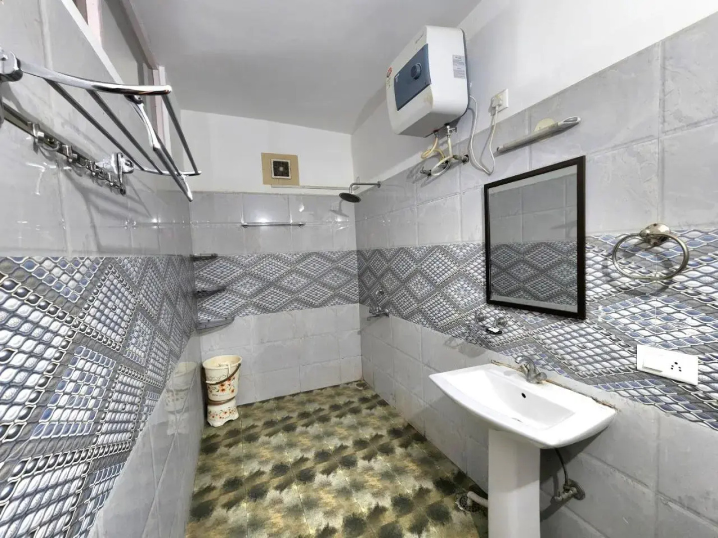 OYO 27648 Kasauli Greens