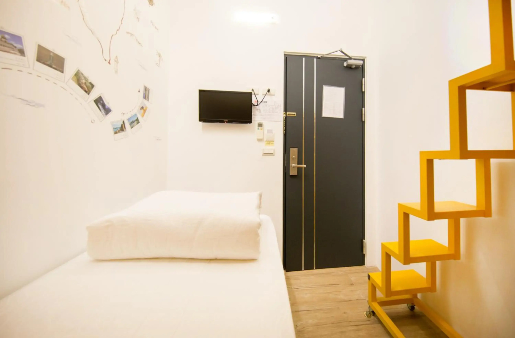 SleepBox Hotel - Ximen