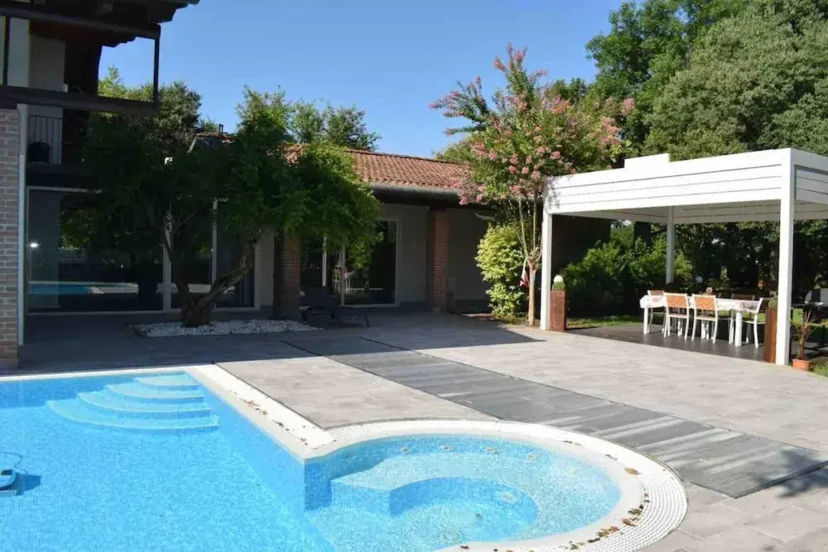 Villa Fermi, With Swimming Pool, Gym, Saunas and Room Equipped With Musical Equipment