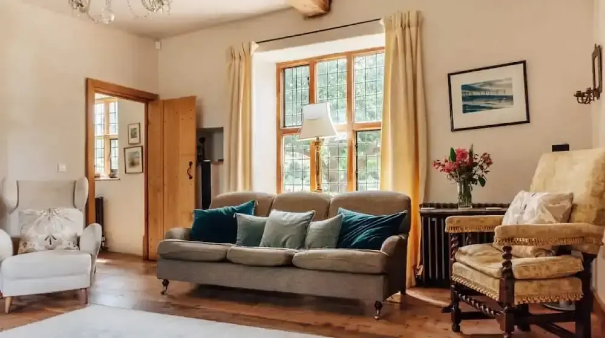 Lavish Tudor Estate Gardens - Sleeps 25