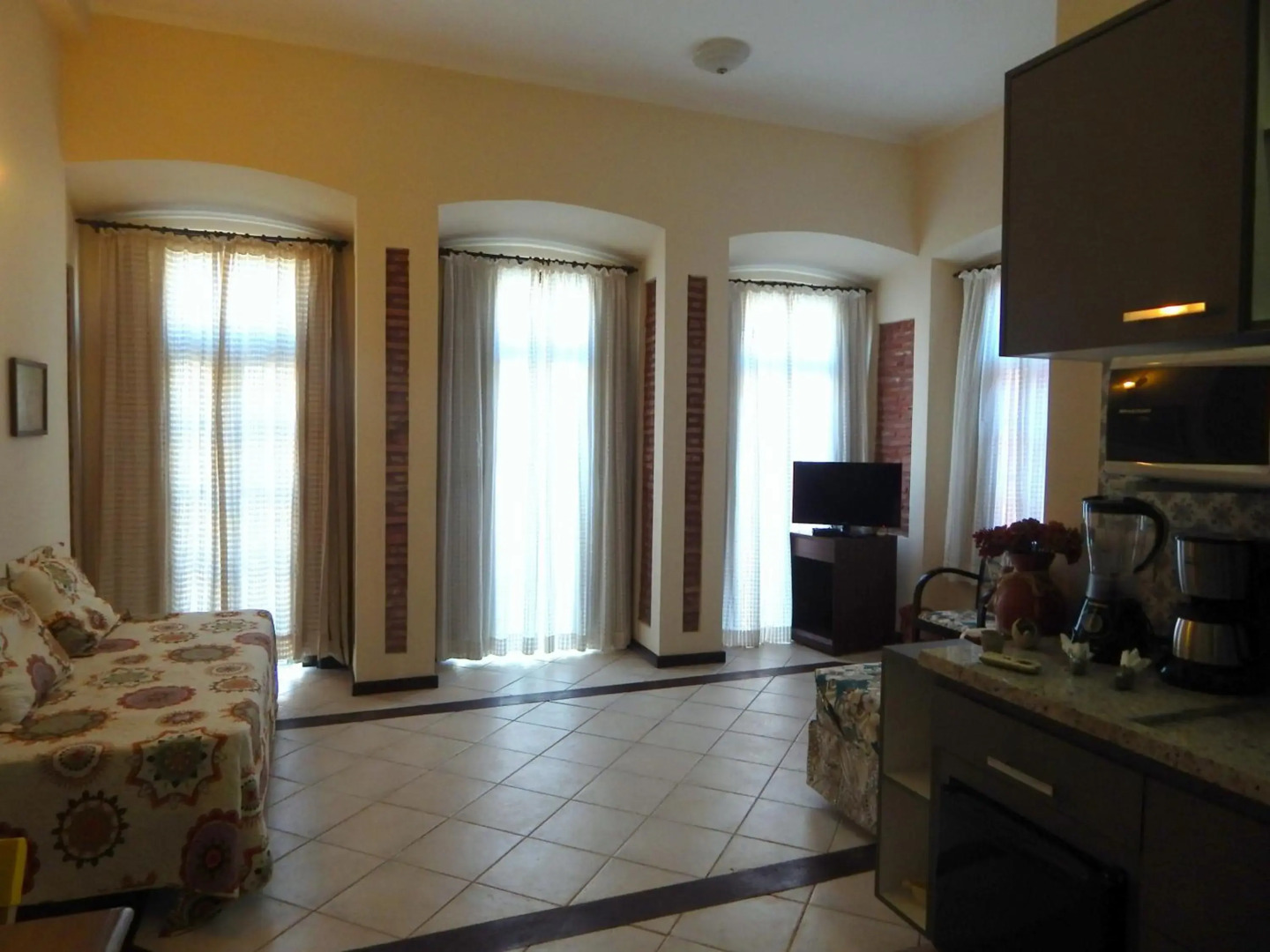 Solar do Carmo Suites & Apartments