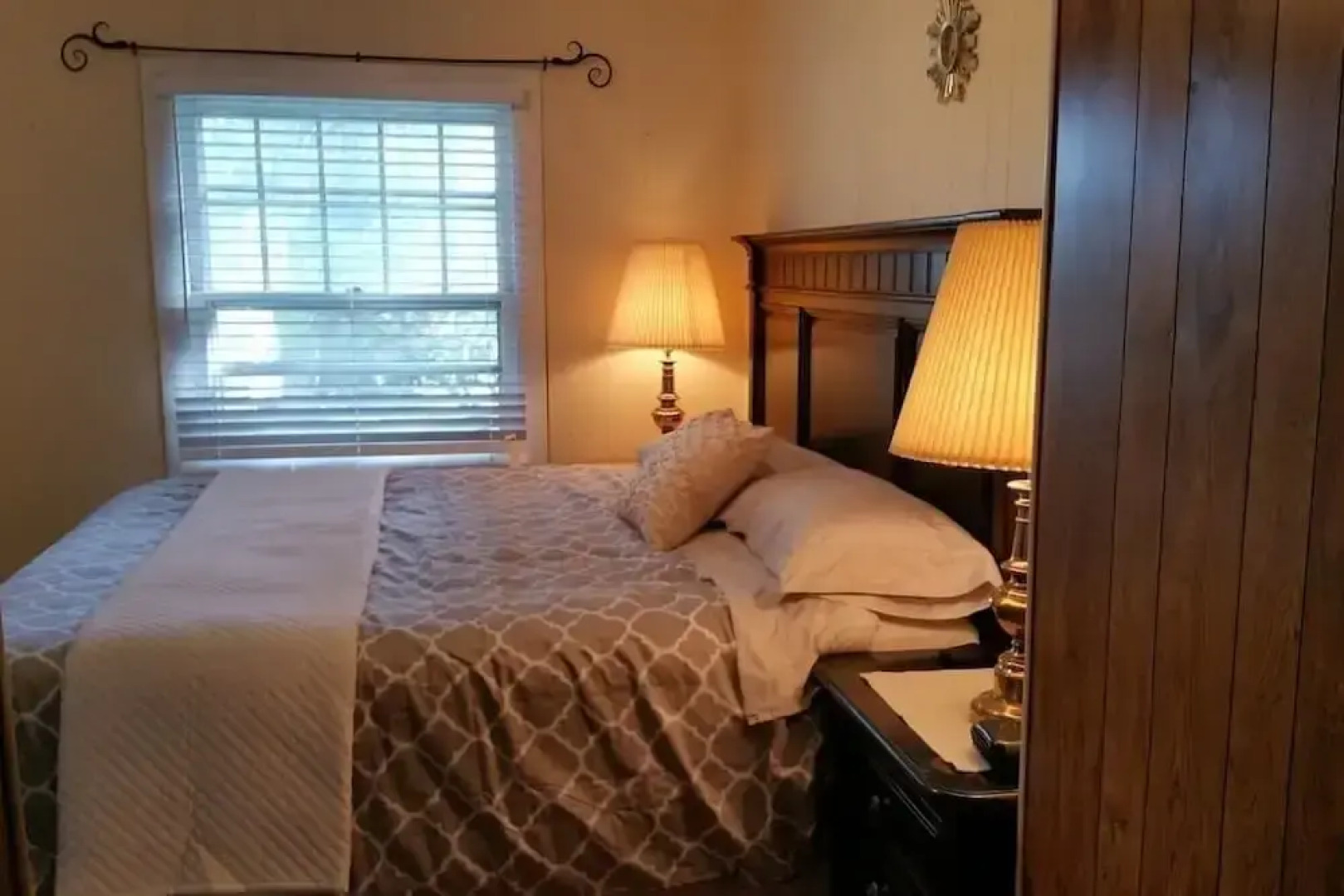 Historic Red Smarthouse-King-Walk Dwtn