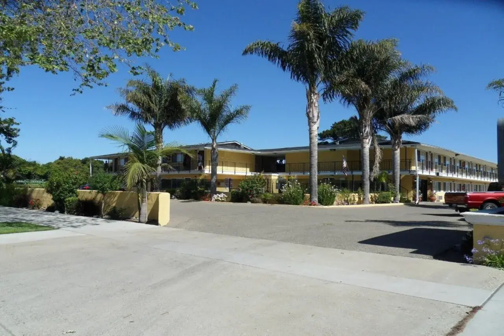 Lotus of Lompoc - A Great Hospitality Inn