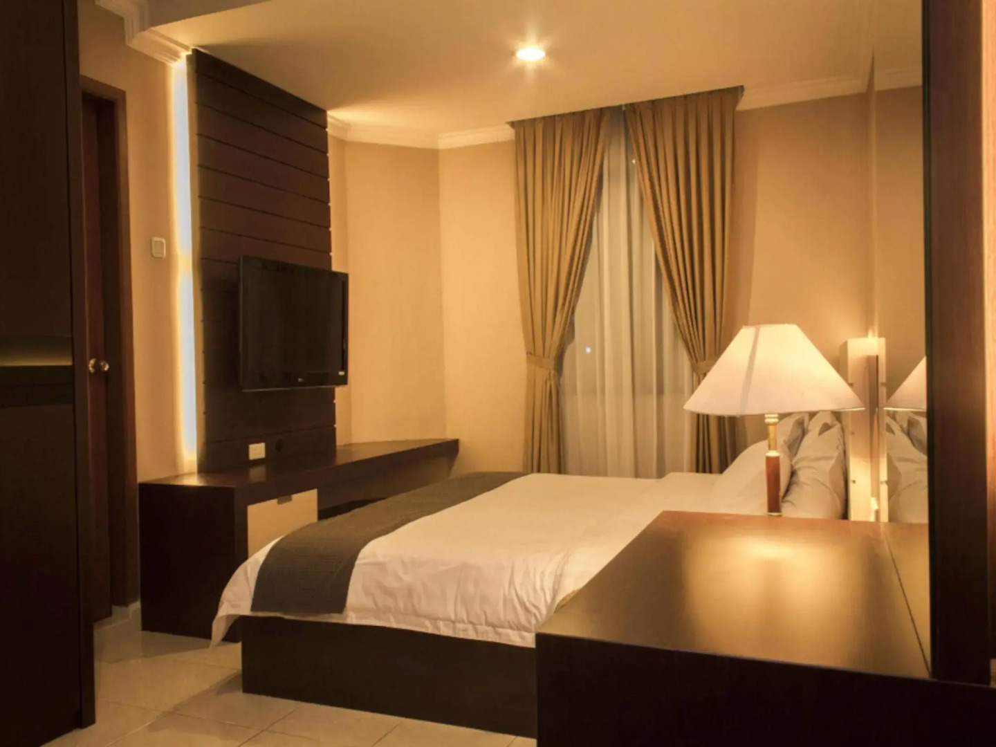 Travellers Suites Serviced Apartments