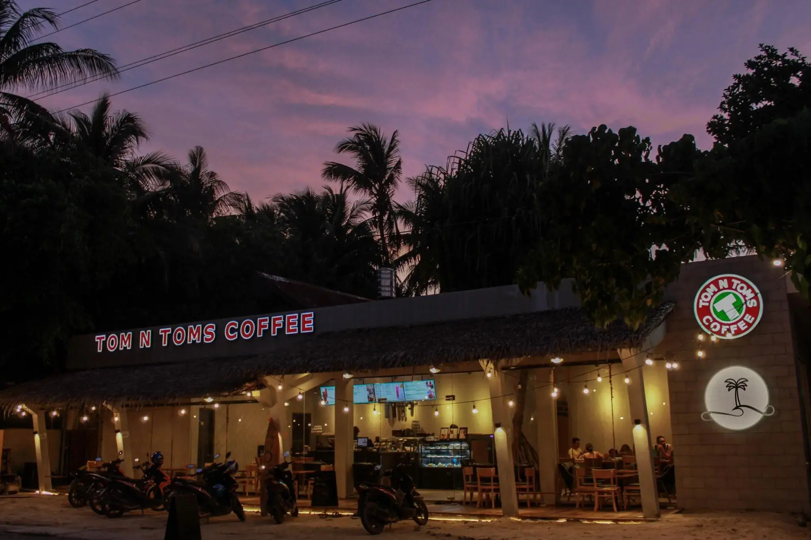 La Luna Island Resort