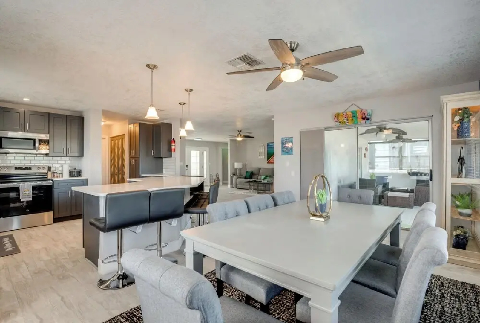 Canal & Gulf Views: Spacious Hudson Home