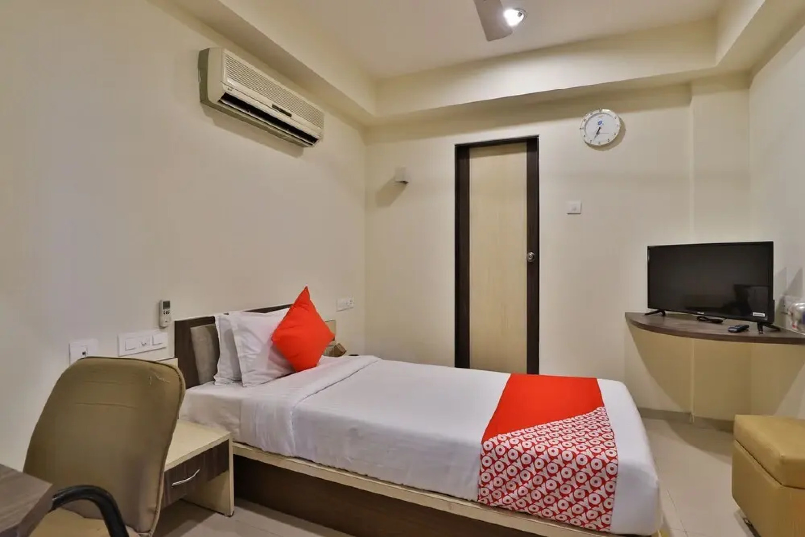 OYO 35378 Galaxy Residency