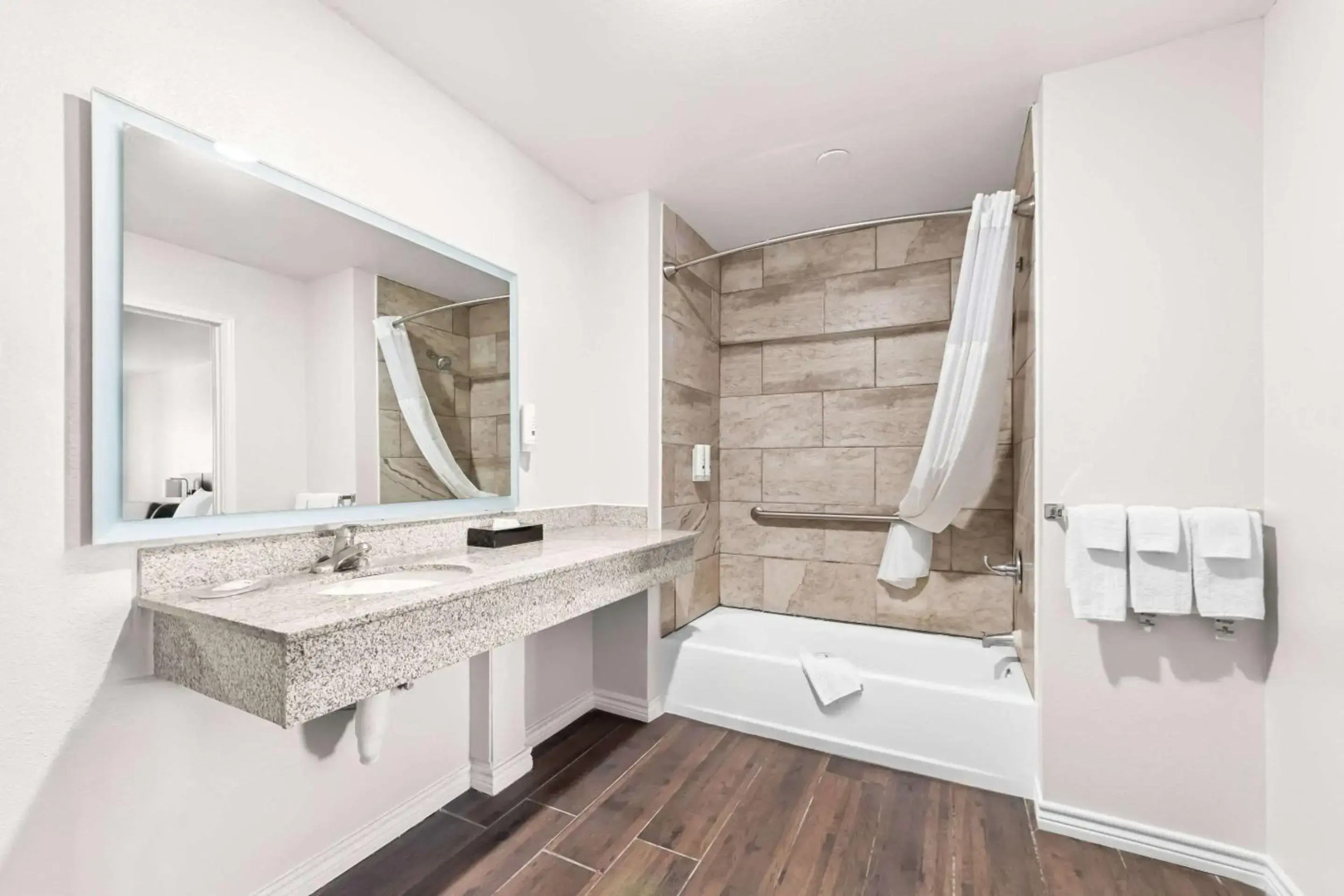 Quality Inn & Suites Port Lavaca near Lighthouse Beach