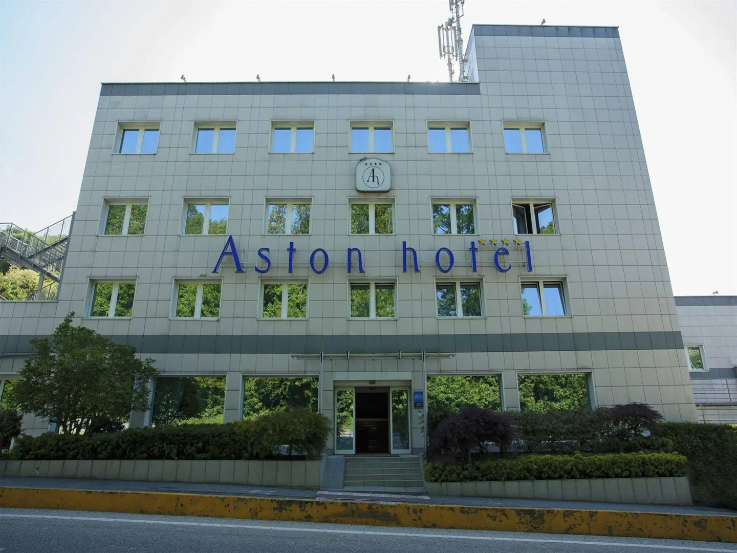 Aston Hotel